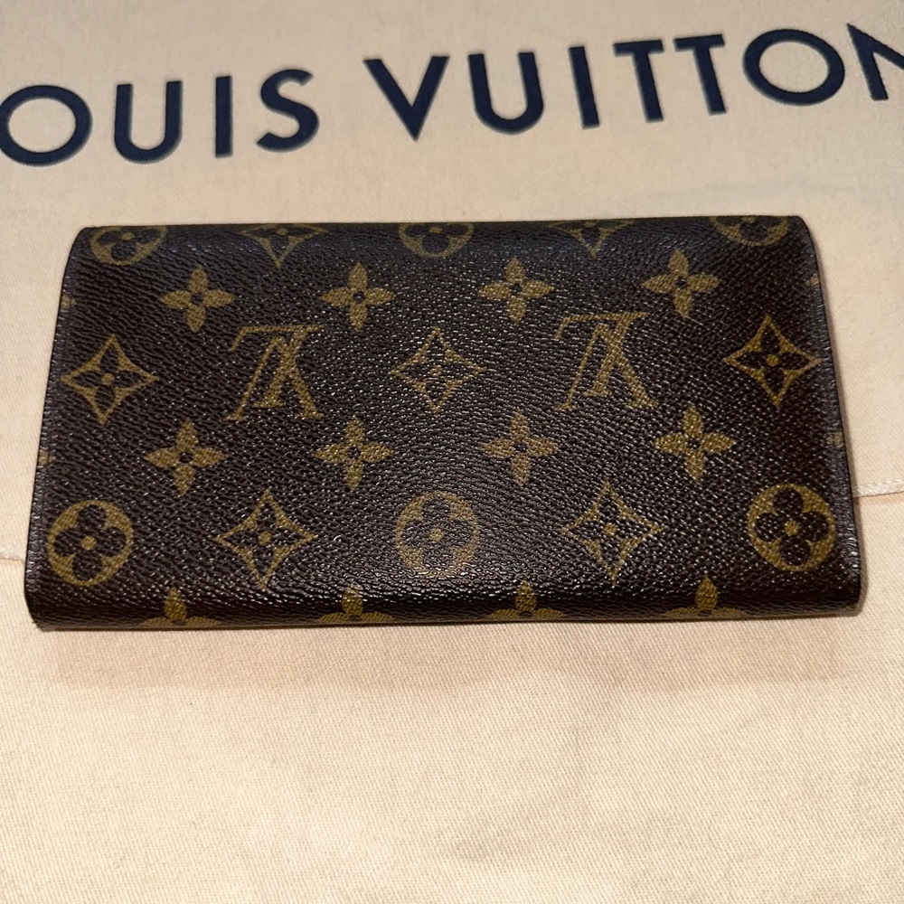 Louis Vuitton Wallet - Picture 2 of 7